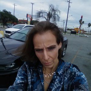 Meet your Posher, Adonia